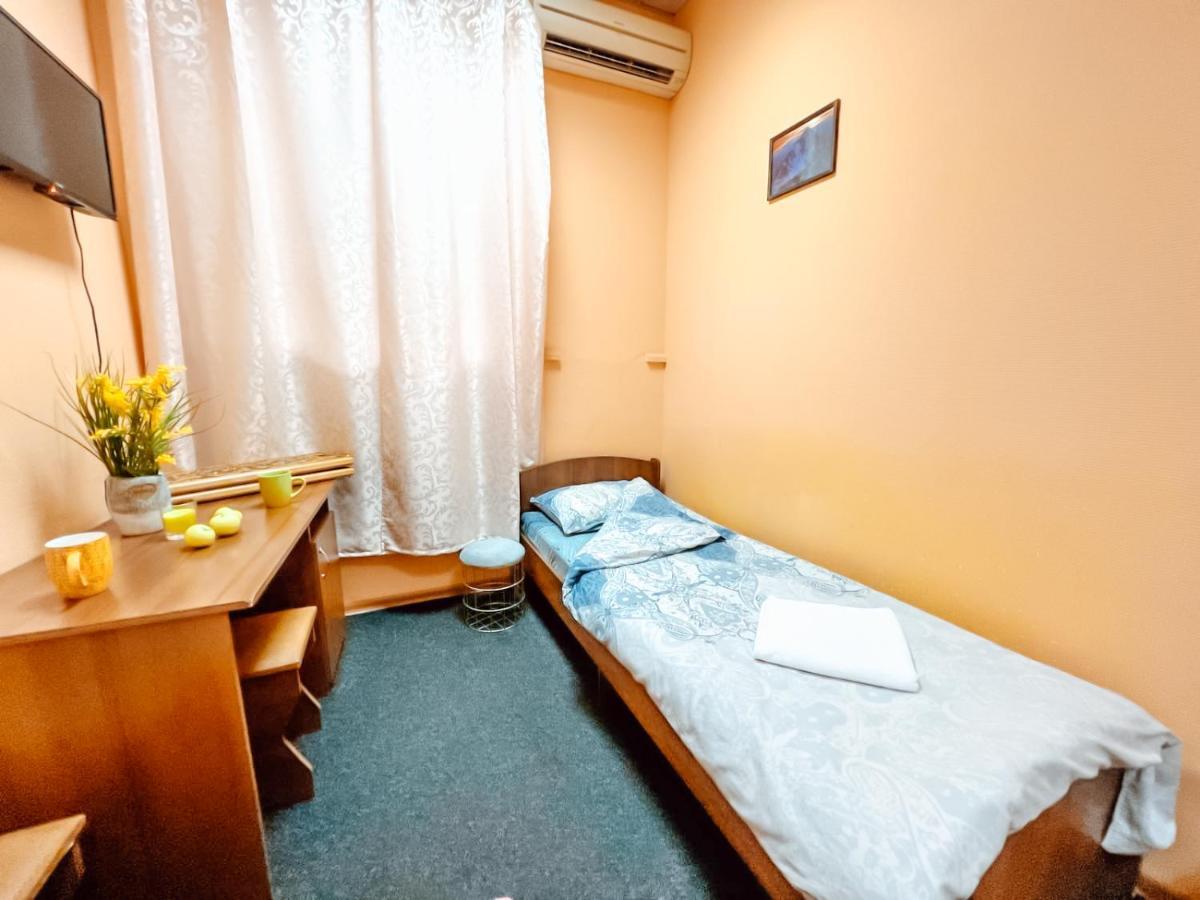Chambre Lits Jumeaux avec Salle de Bains Commune