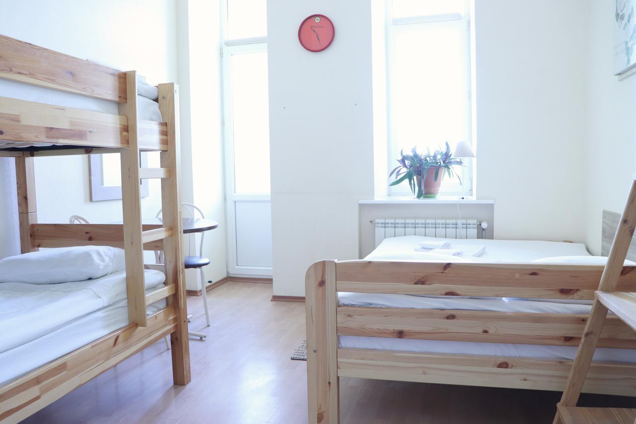 Chambre Familiale avec Salle de Bains Commune et Balcon